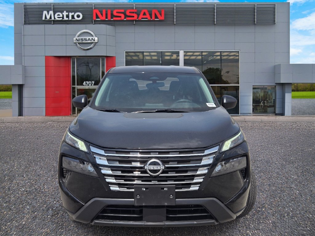 Used 2025 Nissan Rogue S FWD image 2