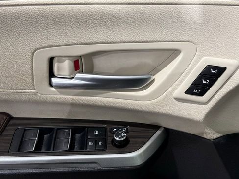 Certified 2023 Toyota Sienna Platinum image 15