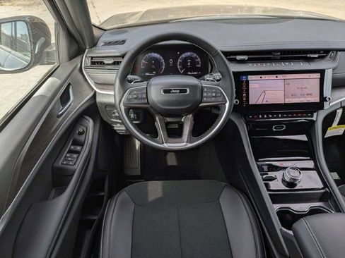 New 2026 Jeep Grand Cherokee Altitude AWD/4WD image 17