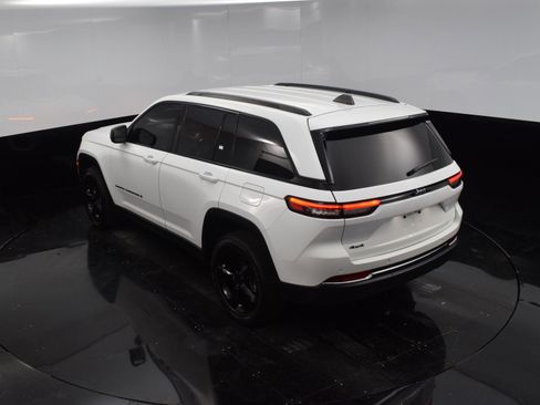 Used 2023 Jeep Grand Cherokee Altitude image 29