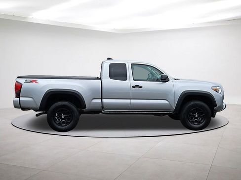 Used 2022 Toyota Tacoma SR5 image 8