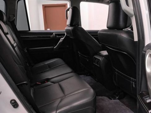 Used 2015 Lexus GX 460 image 32