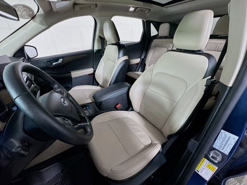 Used 2020 Ford Escape Titanium w/ Titanium Premium Package 2.0 AWD/4WD image 16