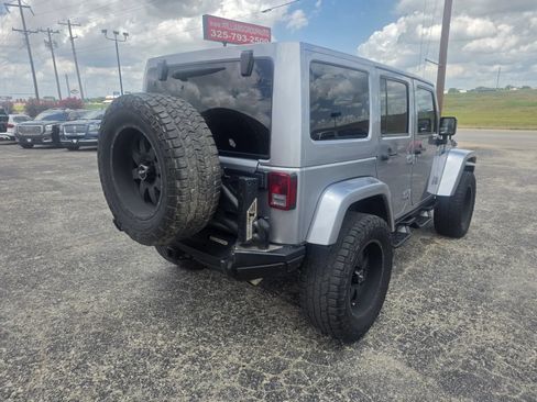 Used 2016 Jeep Wrangler Unlimited Sahara w/ Max Tow Package AWD/4WD image 7