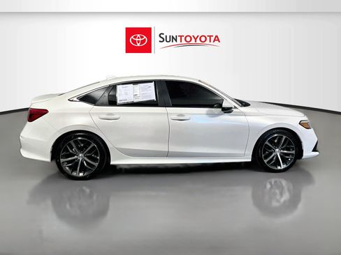 Used 2024 Honda Civic Touring image 2