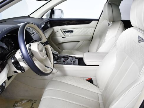 Used 2017 Bentley Bentayga image 20