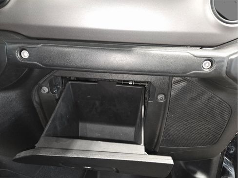 Used 2021 Jeep Gladiator Willys image 36