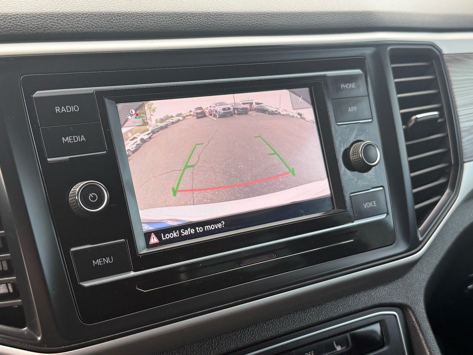 Used 2022 Volkswagen Atlas Cross Sport SE FWD image 22