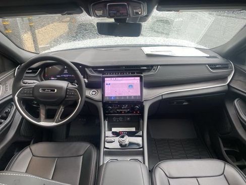 New 2025 Jeep Grand Cherokee L Limited w/ Luxury Tech Group II image 25