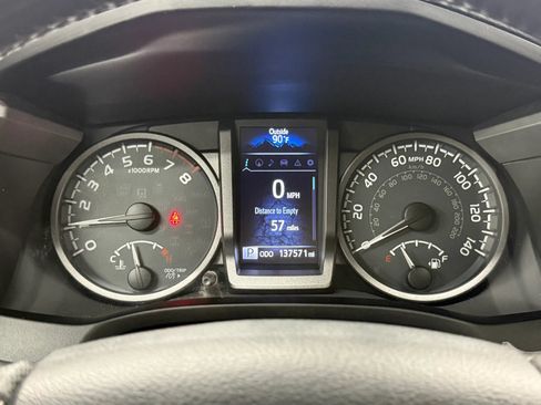 Used 2018 Toyota Tacoma TRD Sport AWD/4WD image 31