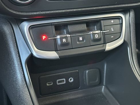 Used 2024 GMC Terrain SLE FWD image 28