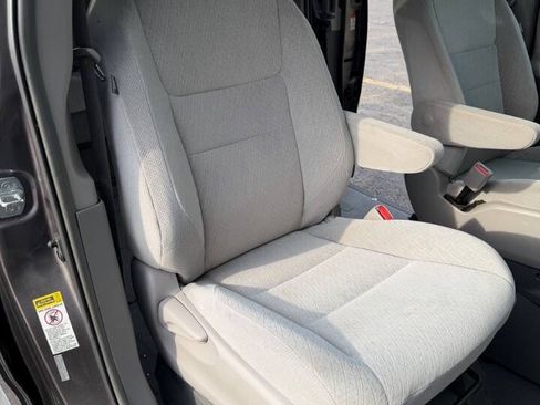 Used 2016 Toyota Sienna LE FWD image 27