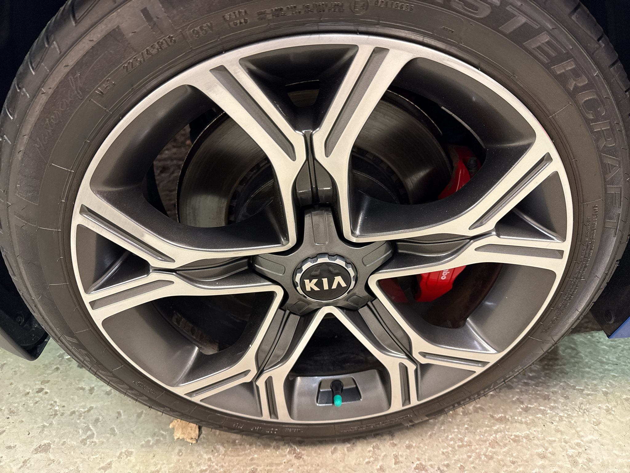 Used 2018 Kia Stinger GT1 AWD/4WD image 37