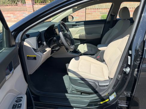 Used 2017 Hyundai Elantra SE FWD image 6