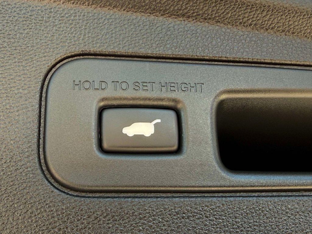 Certified 2023 Acura MDX w/ Technology Package AWD/4WD image 10