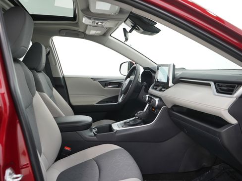 Used 2025 Toyota RAV4 XLE w/ Convenience Package image 13