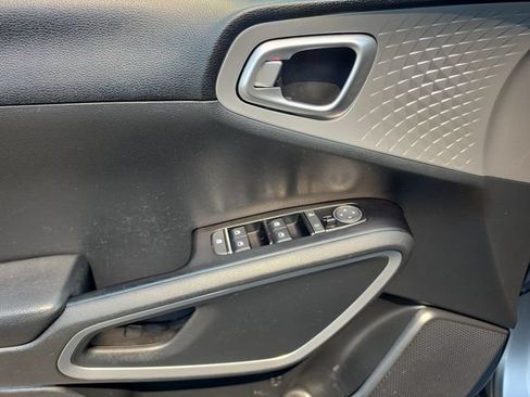 Used 2023 Kia Soul LX FWD image 11