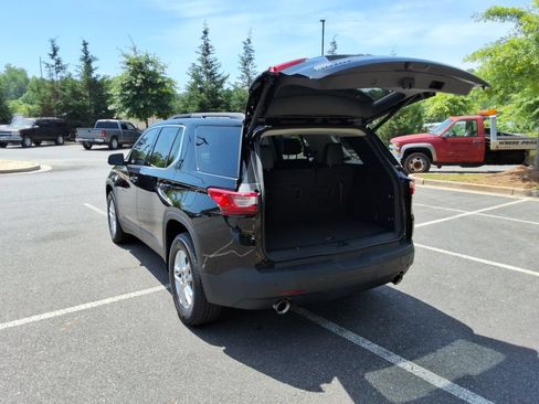 Certified 2021 Chevrolet Traverse LT FWD image 15
