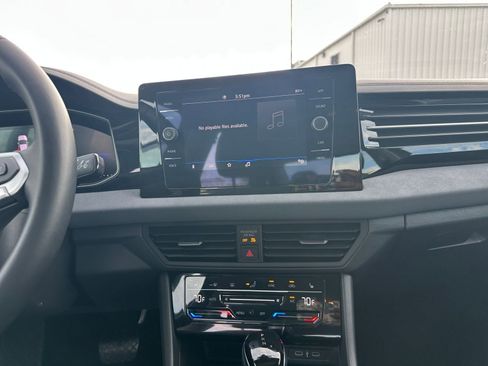 Used 2025 Volkswagen Jetta SE image 18