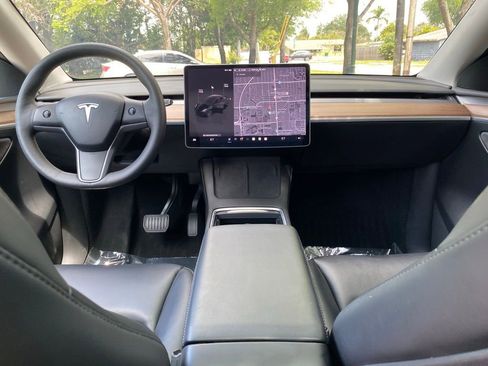 Used 2024 Tesla Model Y Long Range image 18