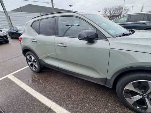 Used 2023 Volvo XC40 B5 Plus w/ Driver Assist Package image 4