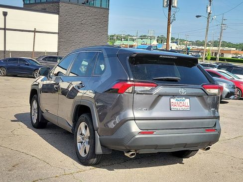 Used 2022 Toyota RAV4 XLE w/ Convenience Package FWD image 4