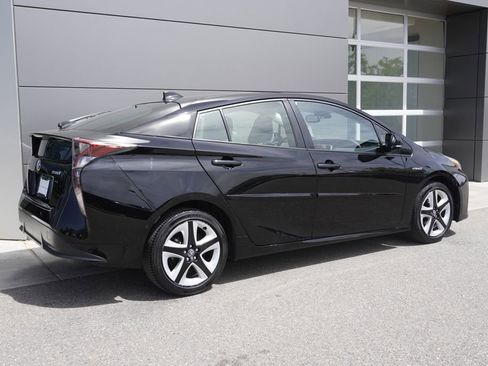 Used 2017 Toyota Prius Four Touring w/ Premium Convenience Package FWD image 4