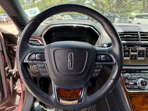 Used 2019 Lincoln Continental Select w/ Continental Climate Package AWD/4WD image 10