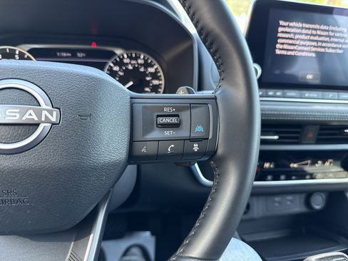 Used 2025 Nissan Rogue SV AWD/4WD image 19