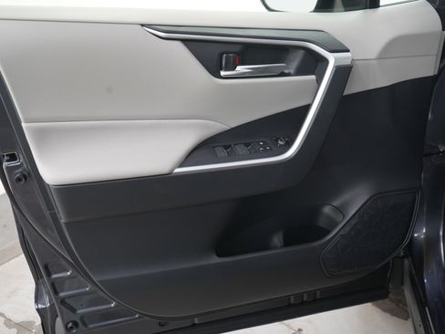 Used 2025 Toyota RAV4 XLE AWD/4WD image 20