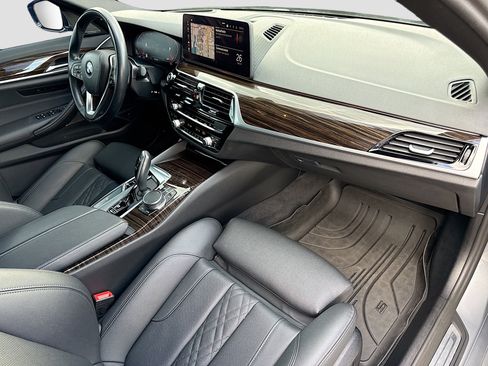 Used 2023 BMW 530i w/ Premium Package RWD image 14