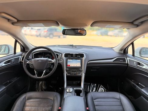 Used 2018 Ford Fusion SE w/ Equipment Group 602A FWD image 4