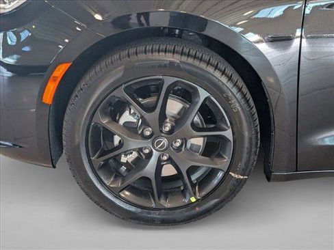 New 2026 Chrysler Pacifica Select w/ S Appearance Package FWD image 10