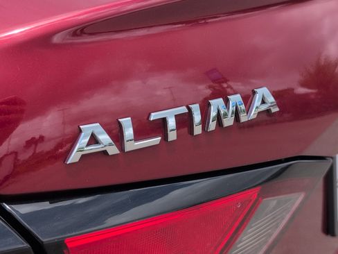Used 2022 Nissan Altima 2.5 SR FWD image 11