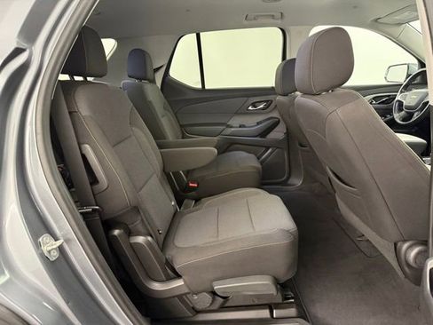Used 2021 Chevrolet Traverse LT image 12