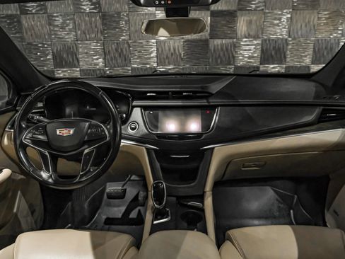 Used 2019 Cadillac XT5 FWD image 11