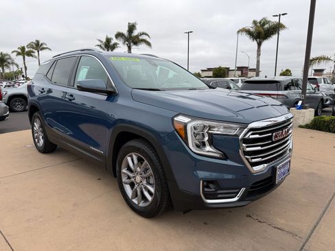 Used 2024 GMC Terrain SLT FWD image 3