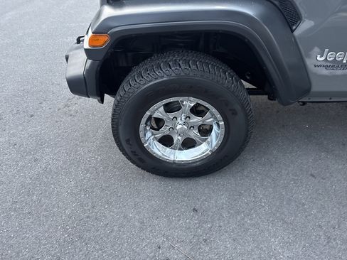 Used 2019 Jeep Wrangler Sport image 11