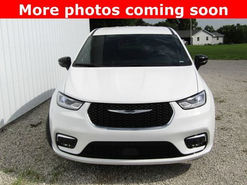 Used 2026 Chrysler Pacifica Select FWD image 8
