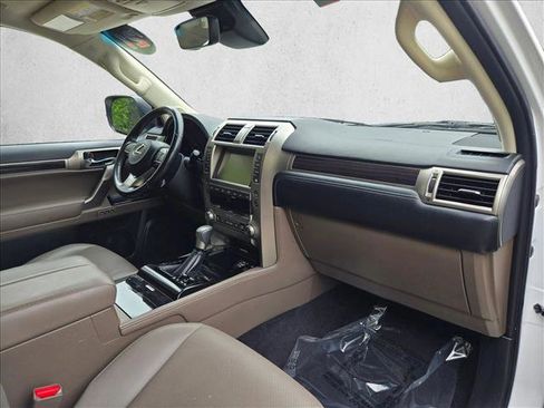 Used 2021 Lexus GX 460 w/ Accessory Package AWD/4WD image 19