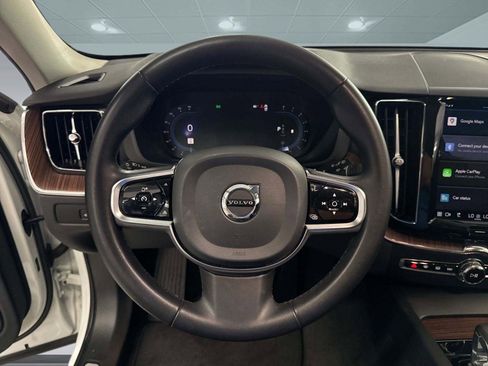 Used 2023 Volvo XC60 B5 Plus image 18