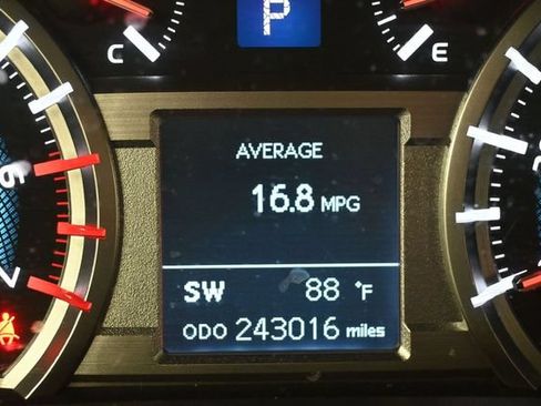 Used 2018 Toyota 4Runner SR5 AWD/4WD image 27