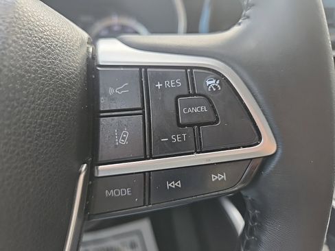 Used 2022 Toyota Highlander XLE image 46