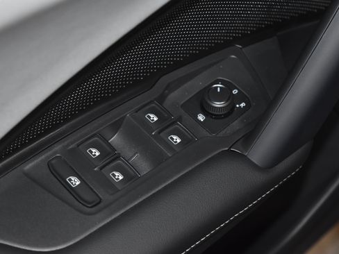 New 2026 Volkswagen Tiguan SE R-Line image 4