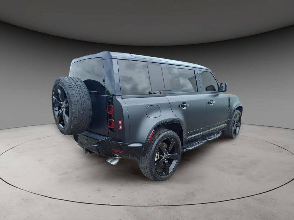 Used 2025 Land Rover Defender 110 X-Dynamic SE AWD/4WD image 10