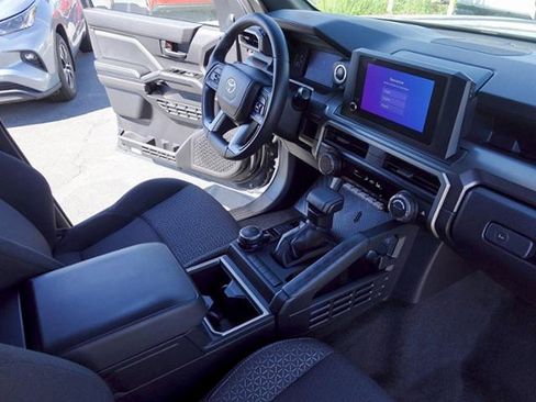 Certified 2025 Toyota 4Runner SR5 AWD/4WD image 14