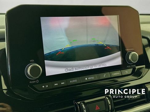 Used 2024 Nissan Pathfinder SV FWD image 19