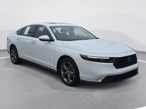 Used 2024 Honda Accord EX image 3