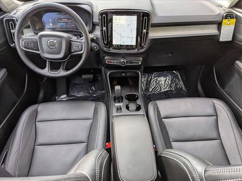 New 2025 Volvo XC40 B5 Core w/ Protection Package Premier image 16