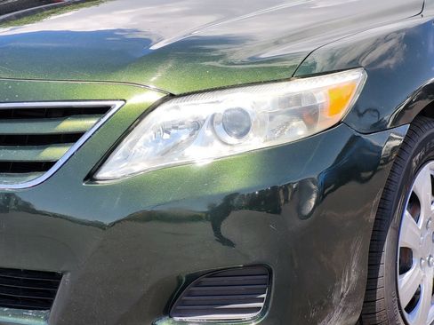 Used 2010 Toyota Camry LE FWD image 12